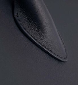 حقيبة يد متوسطة الطول بمقبض علوي جلد