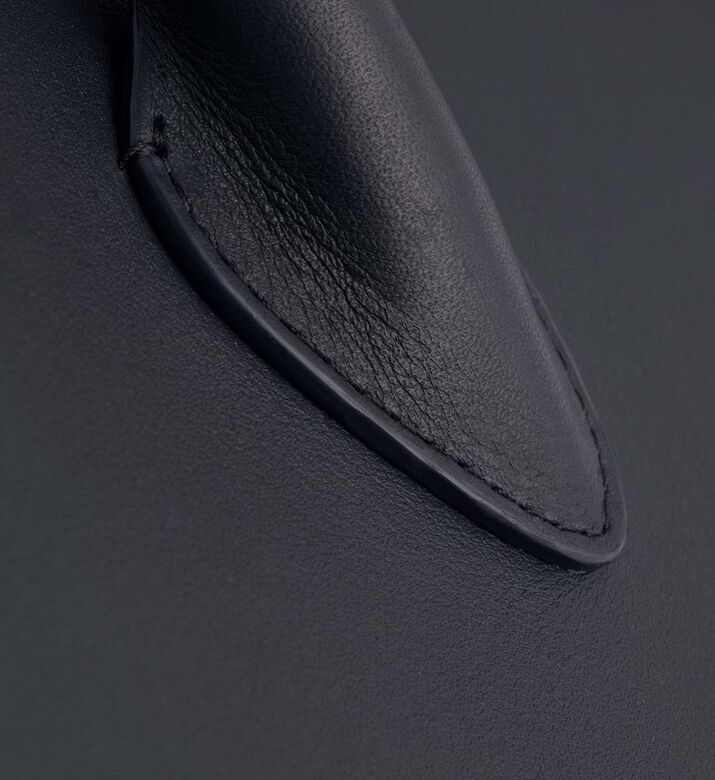 حقيبة يد متوسطة الطول بمقبض علوي جلد