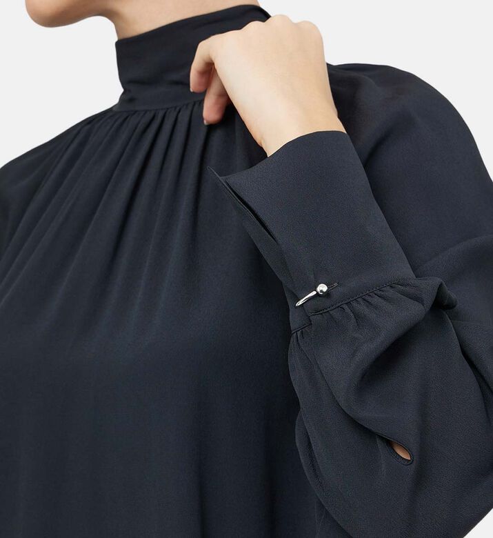 قميص فضفاض بياقة عالية