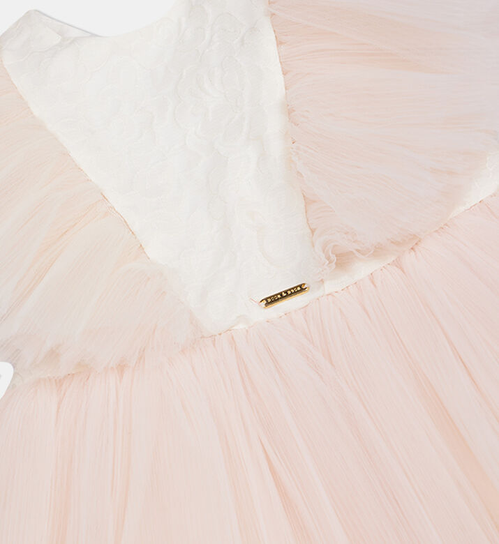 فستان بأكمام فراشة غير متماثل