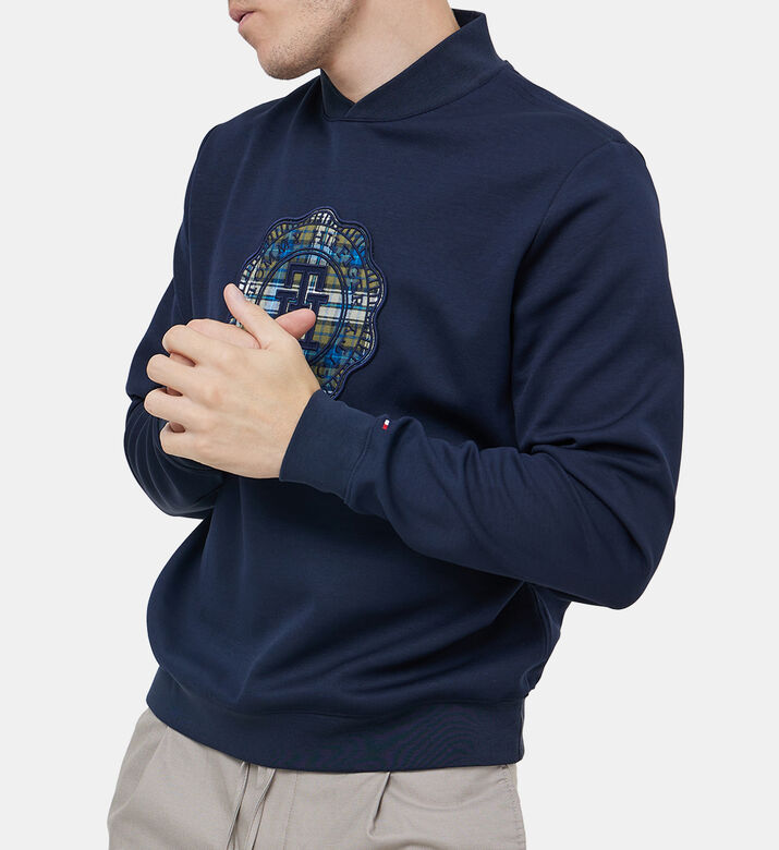 سويت شيرت مزين بختم الشعار سويت شيرت مزين بختم الشعار