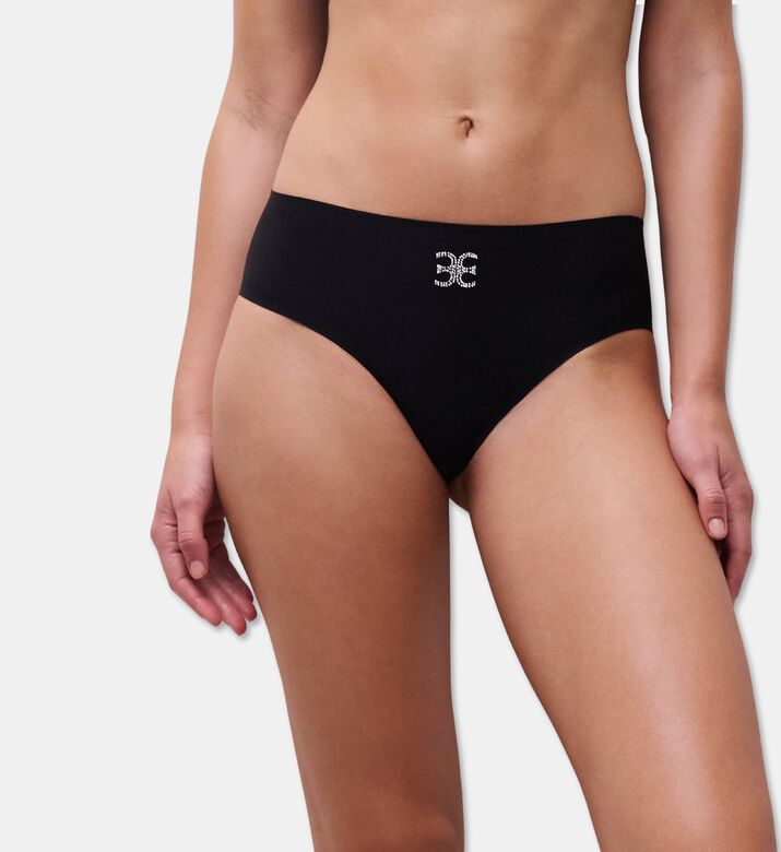Chantelle Seamless Classic Briefs, Model View