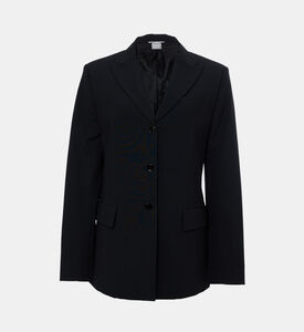 بليزر بثلاثة أزرار أمامية بتصميم مناسب