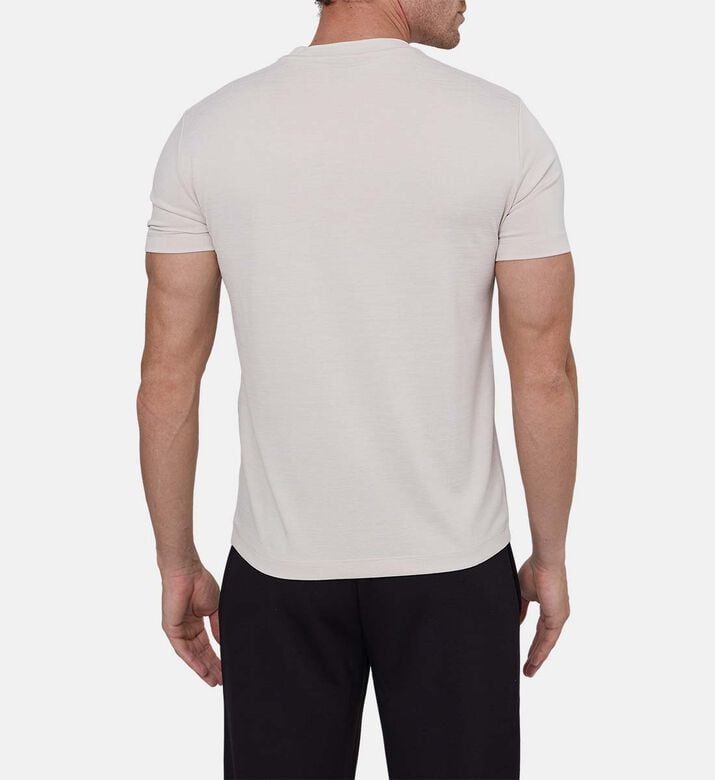 تيشيرت قصير الأكمام بتطريز شعار