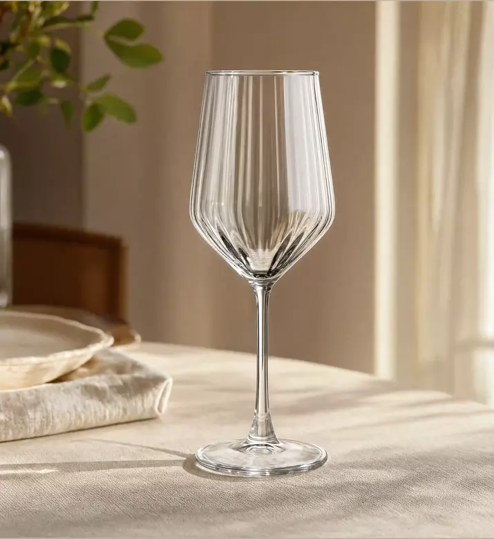Estia Ripple Wine Glass, Model View