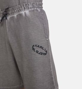 شورت بخصر مطاطي وقصة مريحة