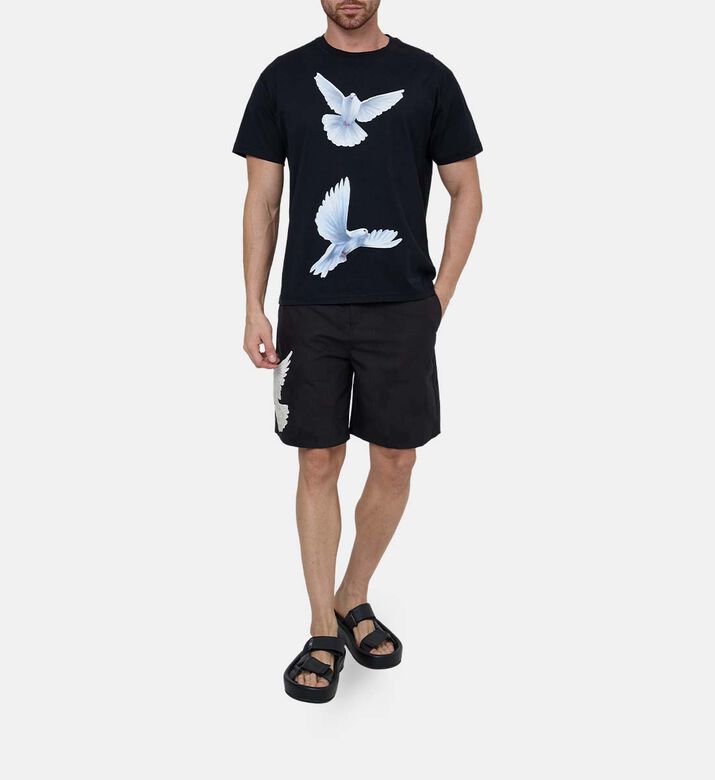 شورت قصير عريض الساقين بأجنحة غرافيكية بنفس اللون