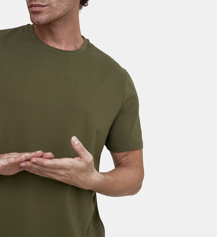 تيشيرت بأكمام قصيرة