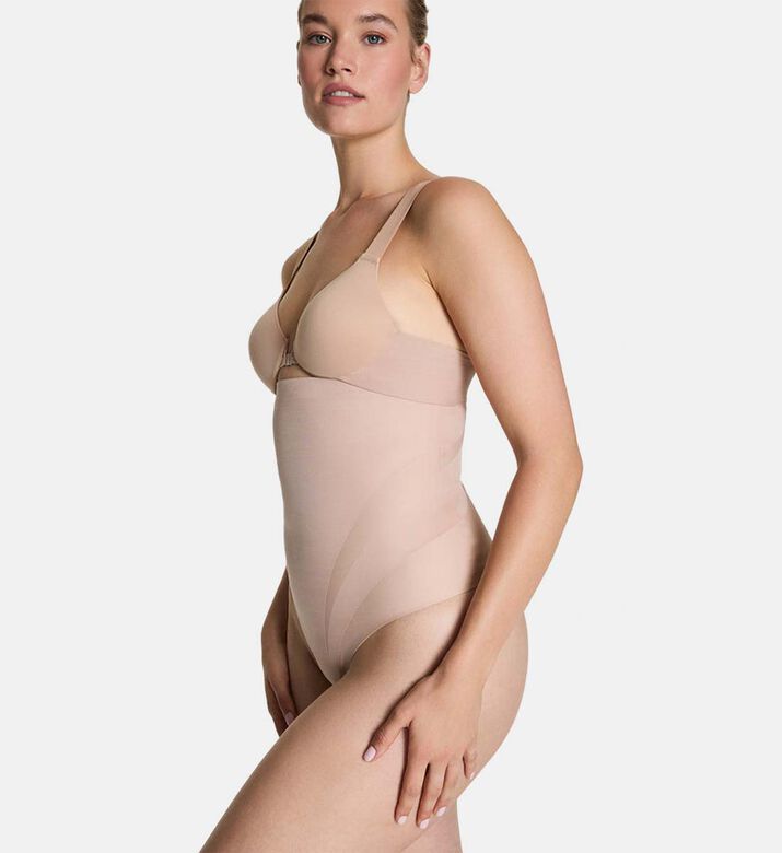 Spanx Thong, Model View