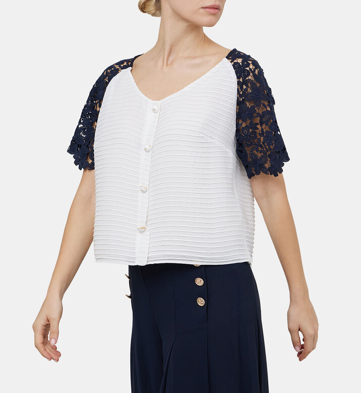 بلوزة مضلعة شيفون مخيط في الأعلى