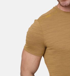 تيشيرت بجلد مدمج سريع الجفاف