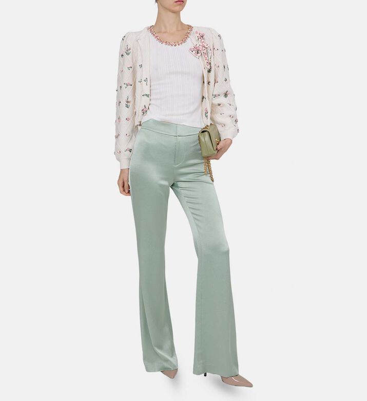 بنطال واسع بخصر عالٍ