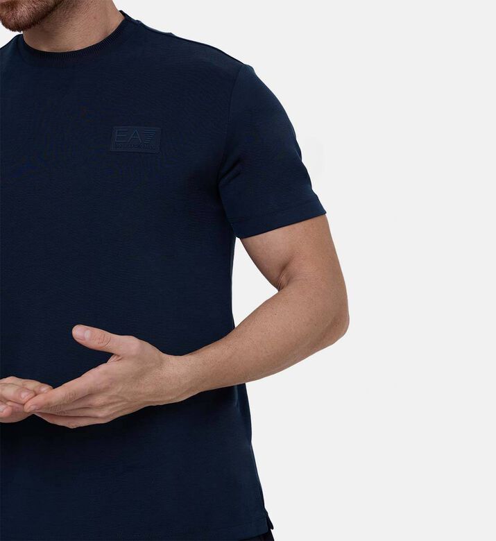 تيشيرت كلاسيكي بأكمام قصيرة