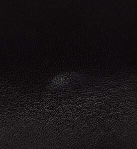 حقيبة شانيل بوي متوسطة الحجم بجلد مبطّن بغطاء قلاب مملوكة مسبقًا