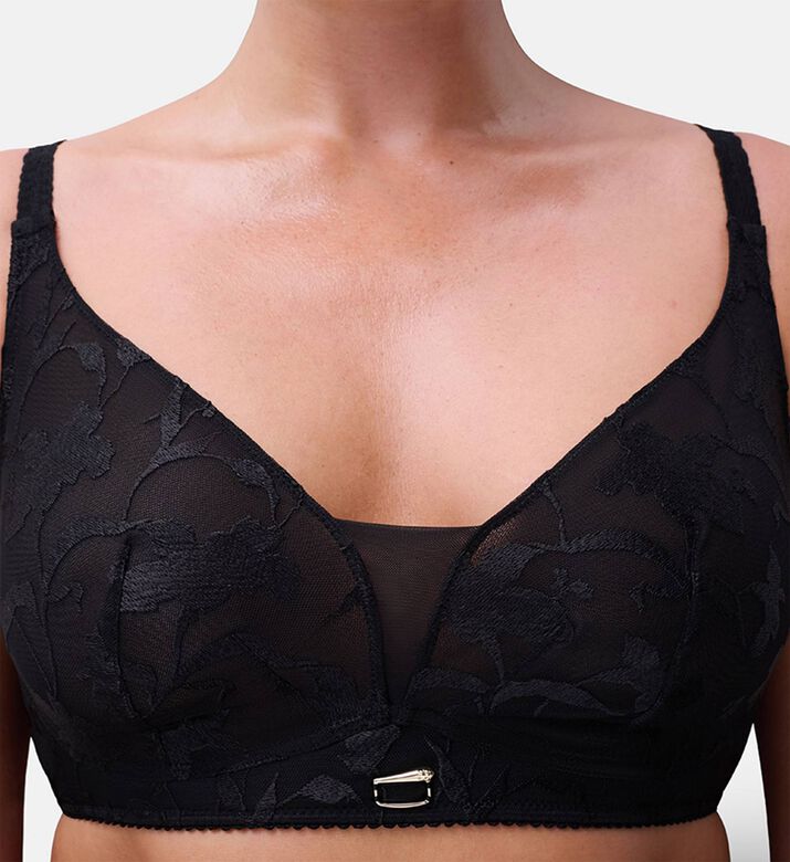 Chantelle Bra, Model View