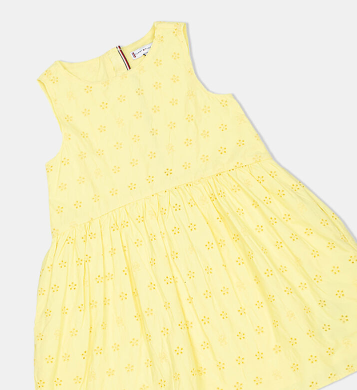 فستان بتطريزات أنجليزية واسع للبنات فستان بتطريزات أنجليزية واسع للبنات