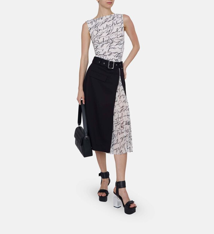 تنورة متوسطة الطول بطية وحزام تنورة متوسطة الطول بطية وحزام