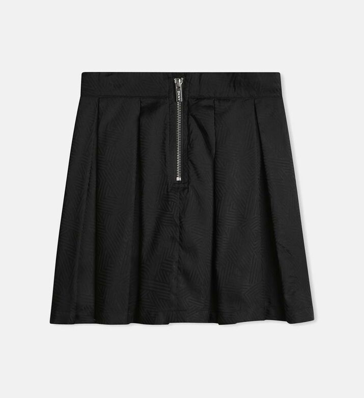 تنورة واسعة بتفاصيل مطوية