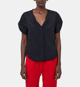 بلوزة حريرية بنقشة متموجة