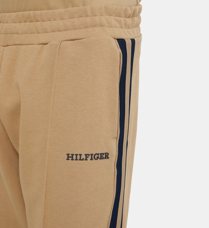 بنطال رياضي بشريط بطبعة أحرف العلامة