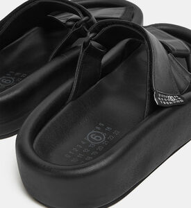 صندل بنعل سميك بمقدمة مدببة