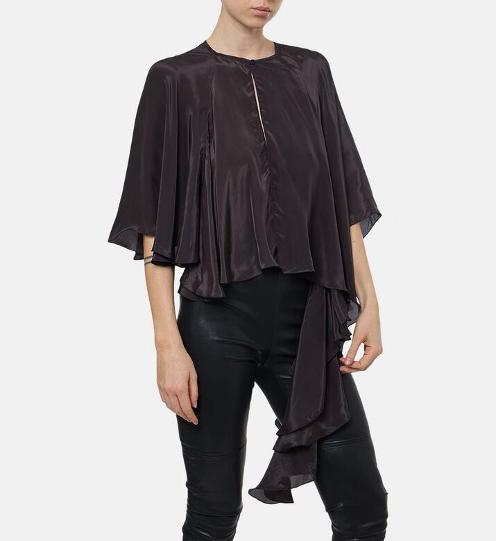 Mes Demoiselles Cape, Model View