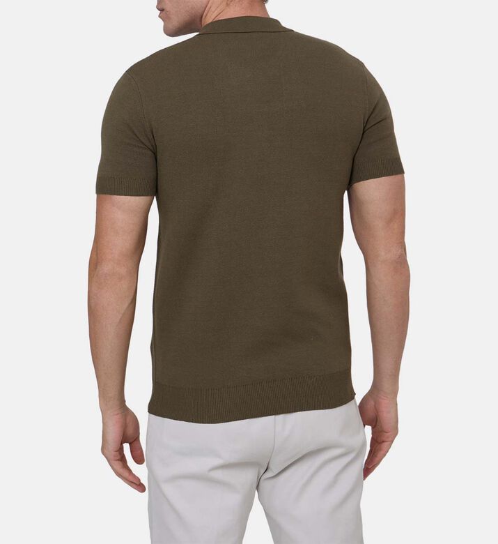 قميص بولو قصير الأكمام محبوك بتصميم مناسب