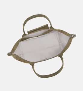 حقيبة يد كبيرة مطرزة بشعار العلامة