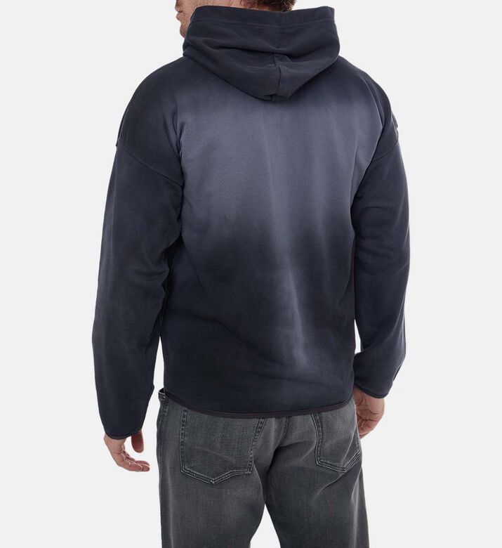 سويت شيرت بغطاء رأس وشعار مطرز