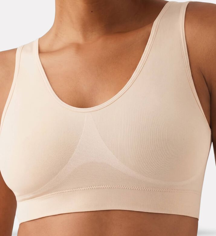 Wacoal Bra, Model View