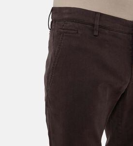 بنطال بساق مستقيم وإغلاق بزر