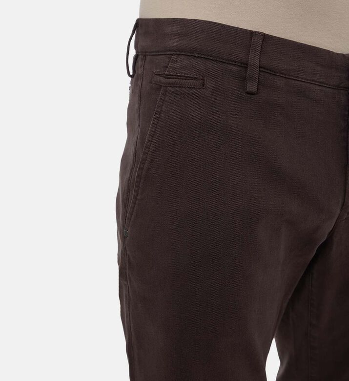 بنطال بساق مستقيم وإغلاق بزر بنطال بساق مستقيم وإغلاق بزر