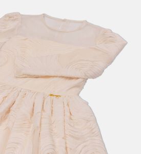 فستان بتصميم عالي من الأمام ومنخفضة في الخلف