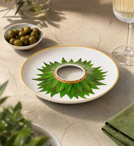 Vista Alegre Amazonia Olive Dish, Model View