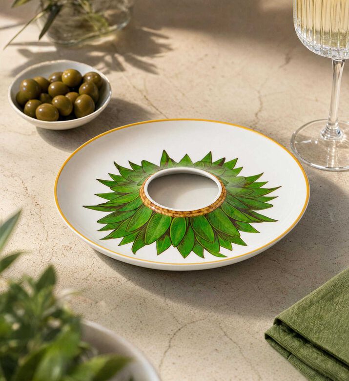 Vista Alegre Amazonia Olive Dish, Model View