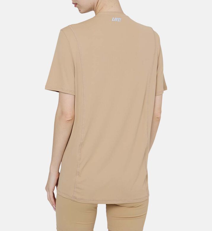 تيشيرت بقصة فضفاضة بقماش قابل للتمدد