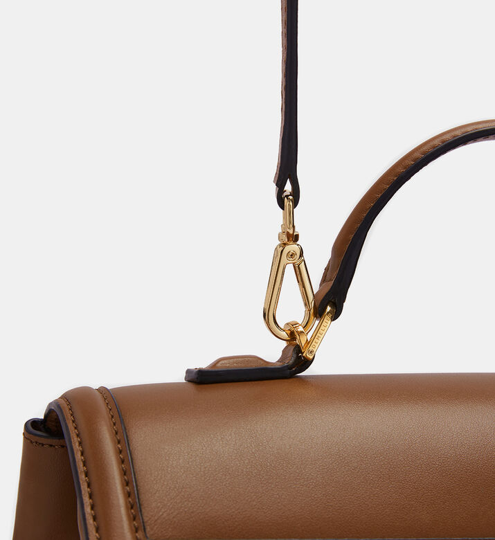 حقيبة جلد بمقبض علوي