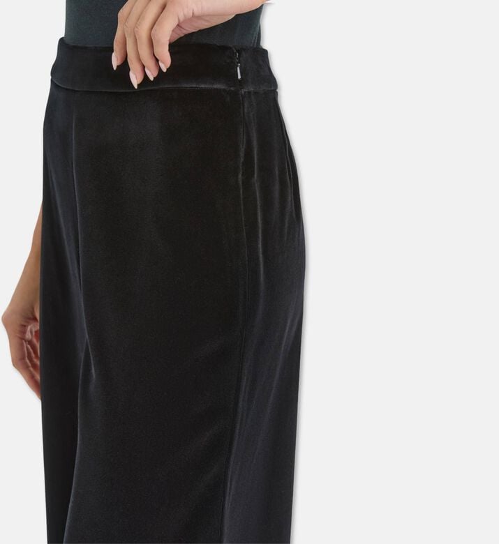 Carter and White Pant Veronica, Model View