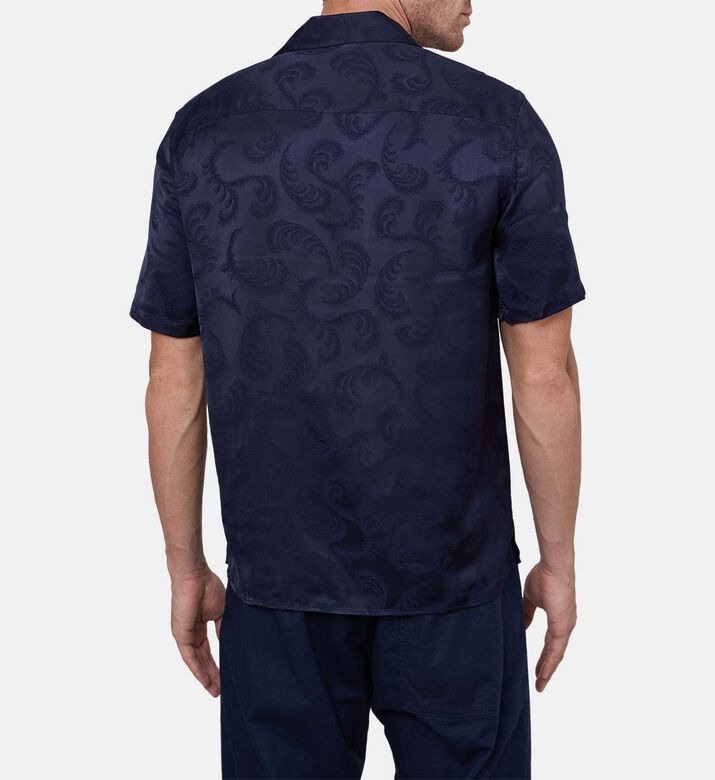 قميص قصير الأكمام بنقشة ريش