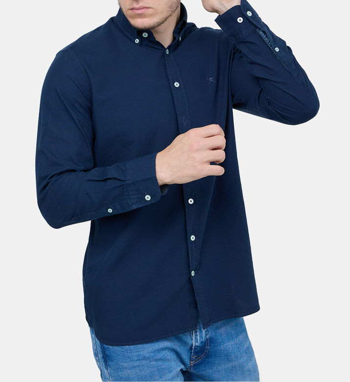 قميص بأكمام طويلة