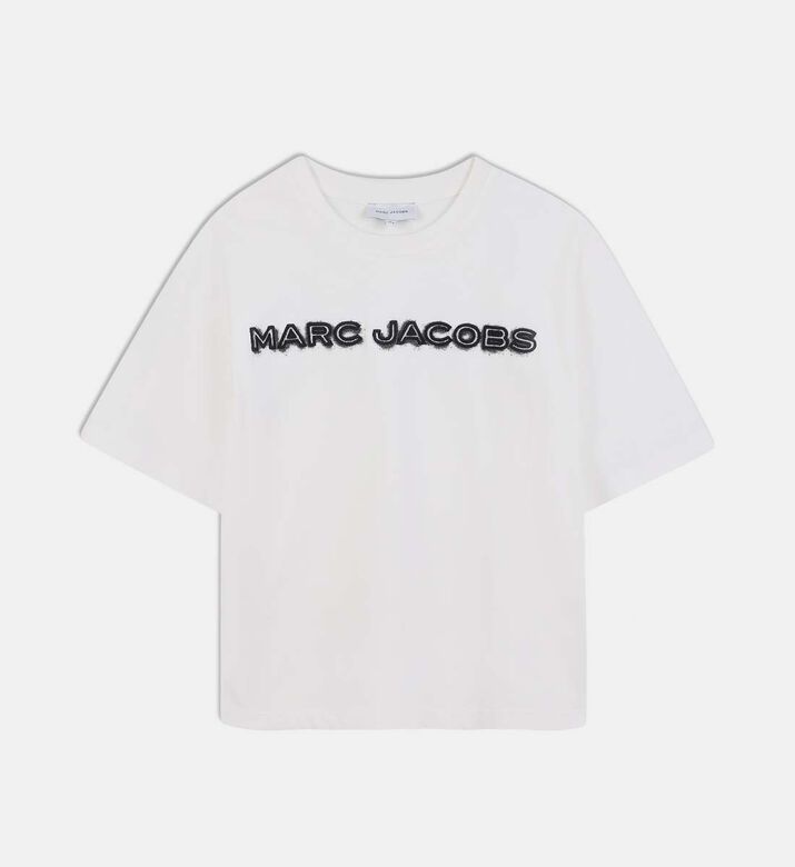 تيشيرت بياقة دائرية وشعار مطرز