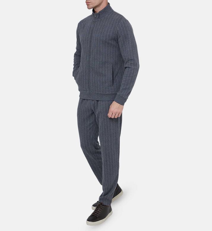 بنطال بقصة عادية و طبعة مخططة