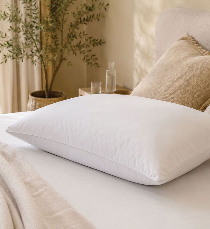 Home Deco and More Cotton Feather Duck Soft Pillow 710-gr, Packshot View