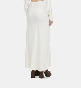 تنورة نازلي ساتان واسعة