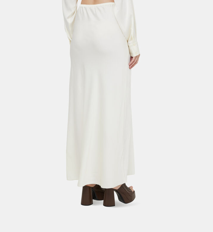 تنورة نازلي ساتان واسعة