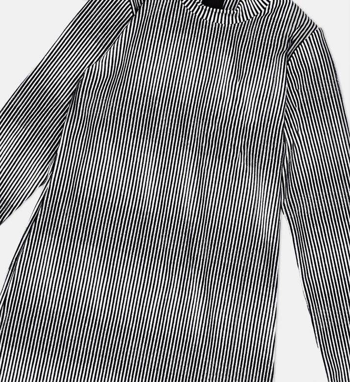 فستان ميدي مخطط بياقة عالية