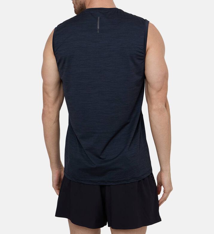 تيشيرت بدون أكمام مريح بقماش ممزوج