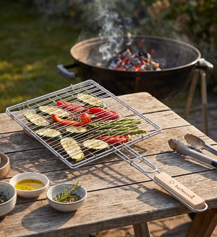 Barbecook Chrome Wooden Handle Elastic Grill, Packshot View