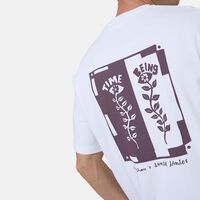 تيشيرت بياقة دائرية بطبعة أزهار
