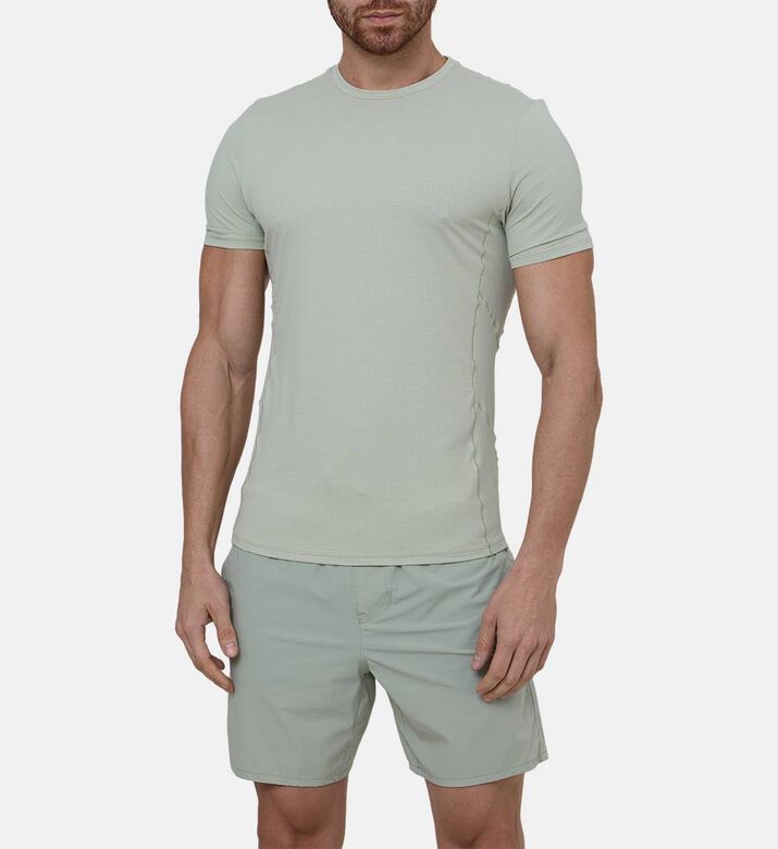 قميص بحافة مستقيمة سريع الجفاف